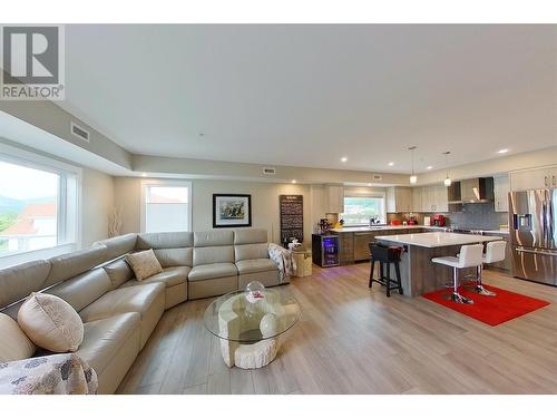 131 Harbourfront Drive Ne Unit# 503, Salmon Arm, BC - Indoor Photo Showing Living Room