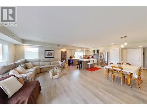 131 Harbourfront Drive Ne Unit# 503, Salmon Arm, BC - Indoor Photo Showing Living Room