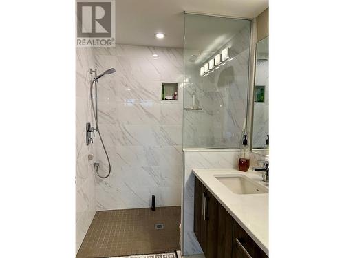 131 Harbourfront Drive Ne Unit# 503, Salmon Arm, BC - Indoor Photo Showing Bathroom