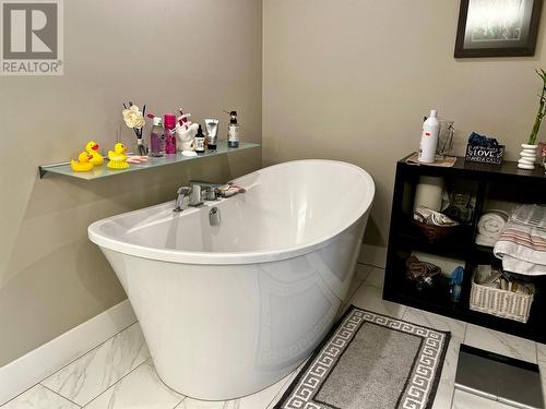 131 Harbourfront Drive Ne Unit# 503, Salmon Arm, BC - Indoor Photo Showing Bathroom