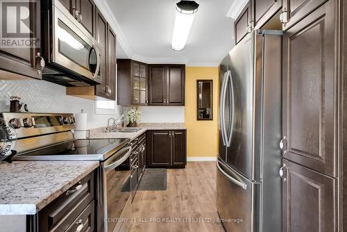 18 Cedarview Drive, Kawartha Lakes, ON - Indoor Photo Showing Kitchen With Upgraded Kitchen