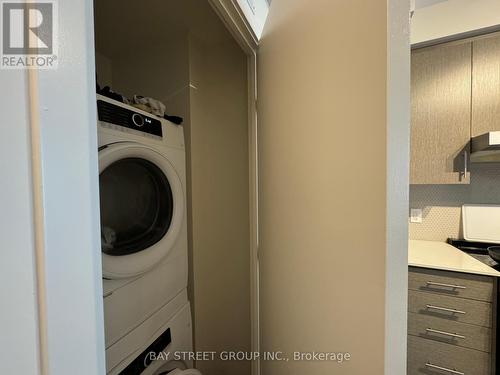 1207 - 212 King William Street, Hamilton (Beasley), ON - Indoor Photo Showing Laundry Room