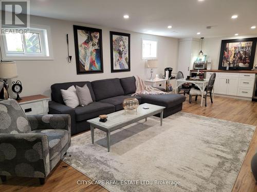 891 Curtis Crescent, Cobourg, ON - Indoor Photo Showing Living Room