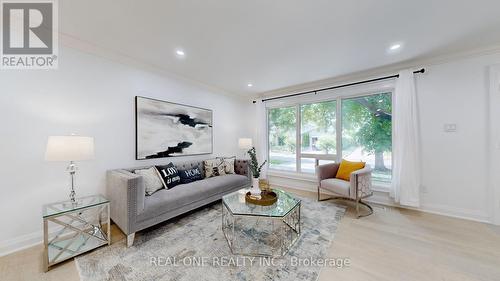 29 Corning Road, Toronto (Don Valley Village), ON - Indoor Photo Showing Living Room