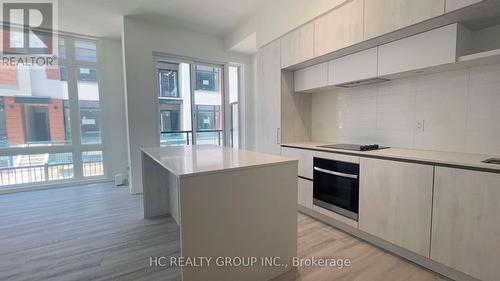 1005 - 14 David Eyer Road, Richmond Hill, ON - Indoor Photo Showing Kitchen