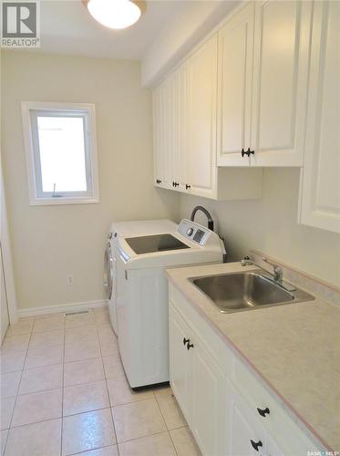 529 King Crescent, Warman, SK - Indoor Photo Showing Laundry Room