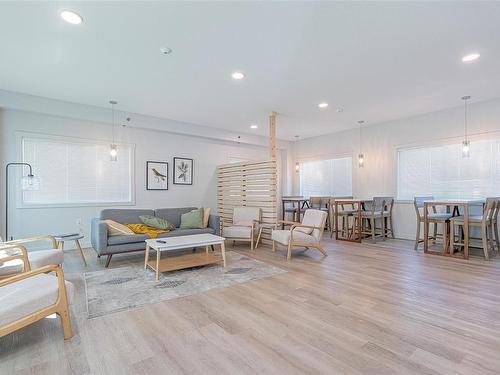 106-4820 Cedar Ridge Pl, Nanaimo, BC - Indoor Photo Showing Living Room