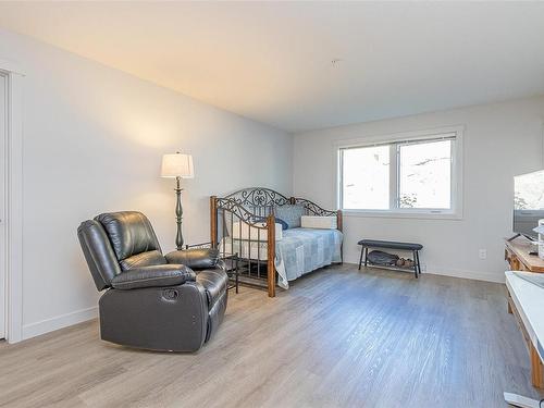 106-4820 Cedar Ridge Pl, Nanaimo, BC - Indoor Photo Showing Bedroom