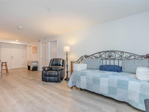 106-4820 Cedar Ridge Pl, Nanaimo, BC - Indoor Photo Showing Bedroom