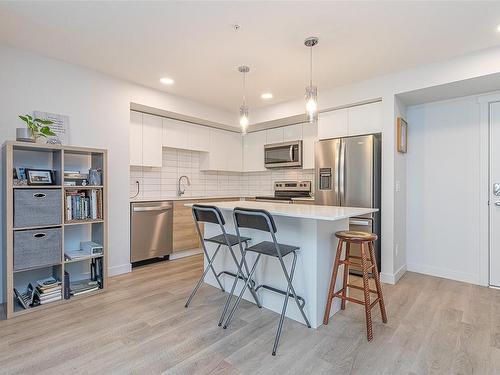 106-4820 Cedar Ridge Pl, Nanaimo, BC - Indoor Photo Showing Kitchen With Stainless Steel Kitchen With Upgraded Kitchen