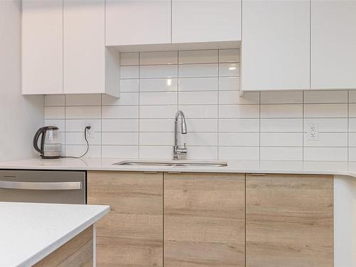 106-4820 Cedar Ridge Pl, Nanaimo, BC - Indoor Photo Showing Kitchen With Upgraded Kitchen