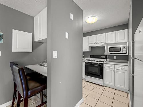 205-1105 Henry Rd, Courtenay, BC - Indoor Photo Showing Kitchen