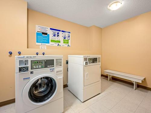 205-1105 Henry Rd, Courtenay, BC - Indoor Photo Showing Laundry Room