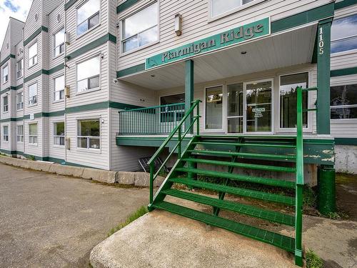 205-1105 Henry Rd, Courtenay, BC - Outdoor