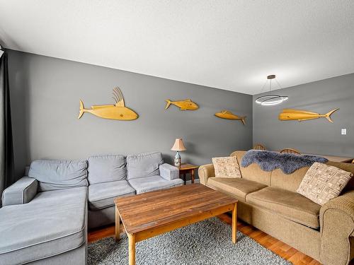 205-1105 Henry Rd, Courtenay, BC - Indoor Photo Showing Living Room