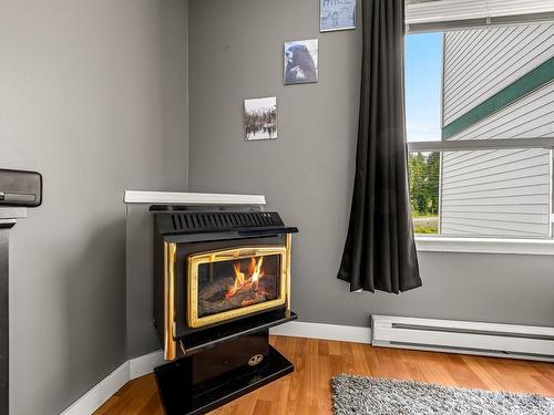 205-1105 Henry Rd, Courtenay, BC - Indoor With Fireplace