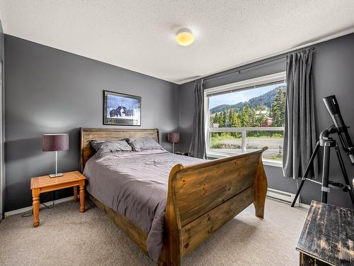 205-1105 Henry Rd, Courtenay, BC - Indoor Photo Showing Bedroom