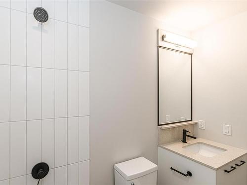 301-947 Whirlaway Cres, Langford, BC - Indoor Photo Showing Bathroom