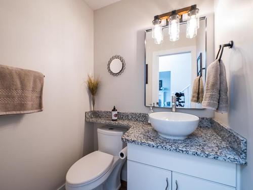 927 Heatherton Crt, Kamloops, BC - Indoor Photo Showing Bathroom