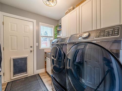 927 Heatherton Crt, Kamloops, BC - Indoor Photo Showing Laundry Room