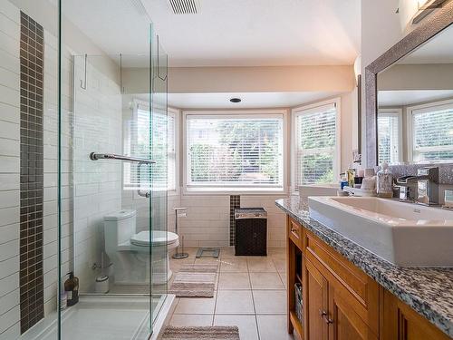 927 Heatherton Crt, Kamloops, BC - Indoor Photo Showing Bathroom