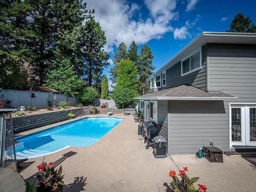 927 Heatherton Crt, Kamloops, BC - Outdoor With In Ground Pool