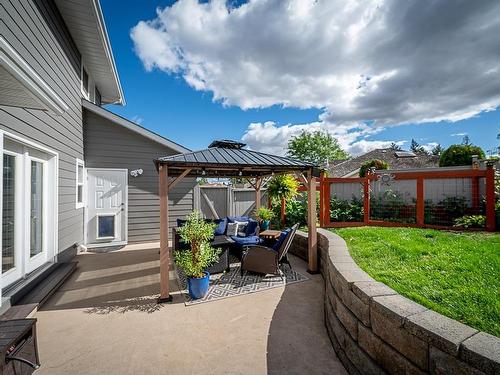 927 Heatherton Crt, Kamloops, BC - Outdoor With Deck Patio Veranda