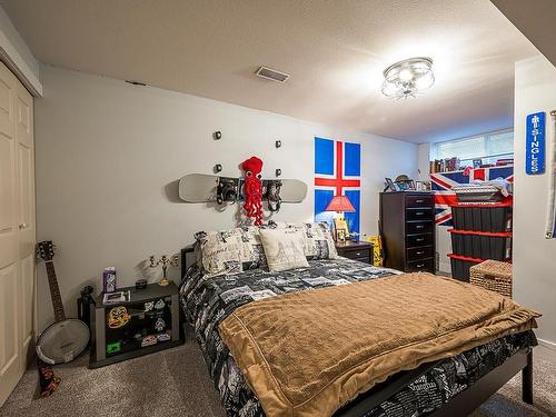 927 Heatherton Crt, Kamloops, BC - Indoor Photo Showing Bedroom