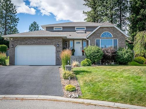 927 Heatherton Crt, Kamloops, BC - Outdoor With Facade