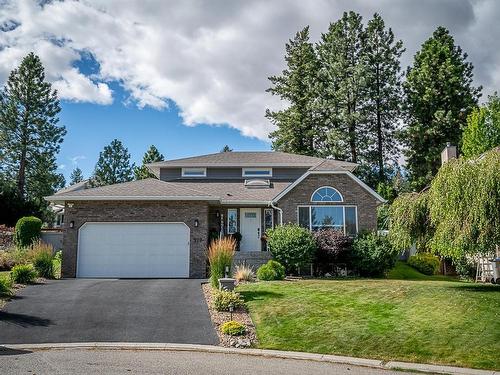 927 Heatherton Crt, Kamloops, BC - Outdoor With Facade