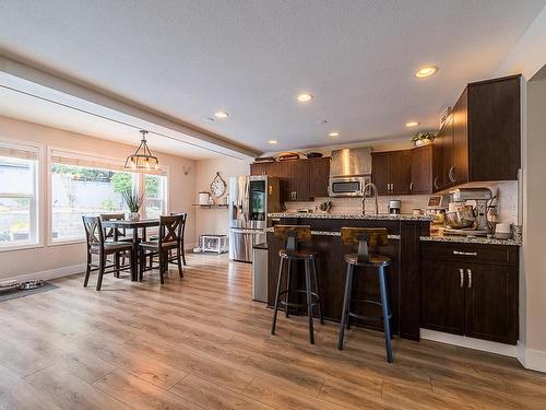 927 Heatherton Crt, Kamloops, BC - Indoor Photo Showing Dining Room