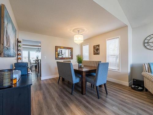 927 Heatherton Crt, Kamloops, BC - Indoor Photo Showing Dining Room