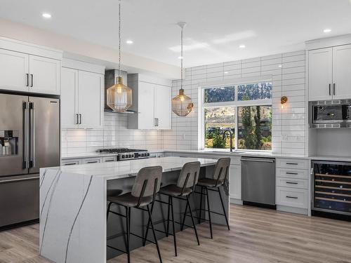 323 Rue Cheval Noir, Kamloops, BC - Indoor Photo Showing Kitchen With Upgraded Kitchen