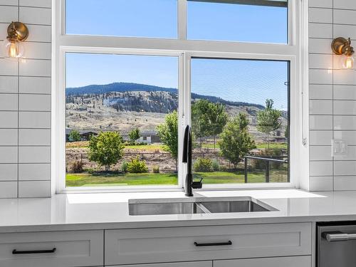 323 Rue Cheval Noir, Kamloops, BC - Indoor Photo Showing Kitchen