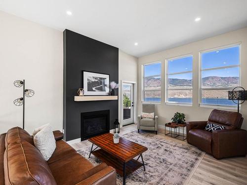 323 Rue Cheval Noir, Kamloops, BC - Indoor Photo Showing Living Room With Fireplace