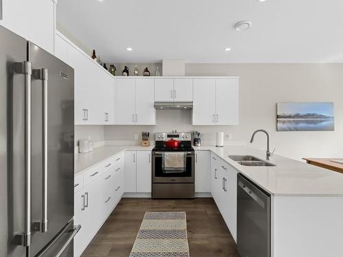 120-2683 Ord Rd, Kamloops, BC - Indoor Photo Showing Kitchen With Double Sink With Upgraded Kitchen