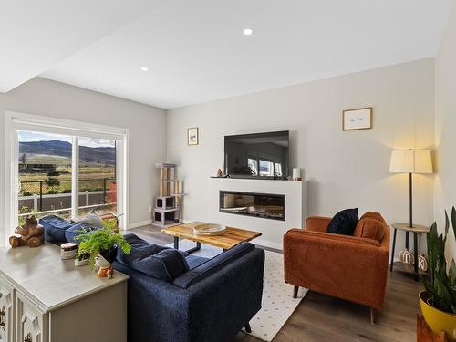 120-2683 Ord Rd, Kamloops, BC - Indoor Photo Showing Living Room With Fireplace