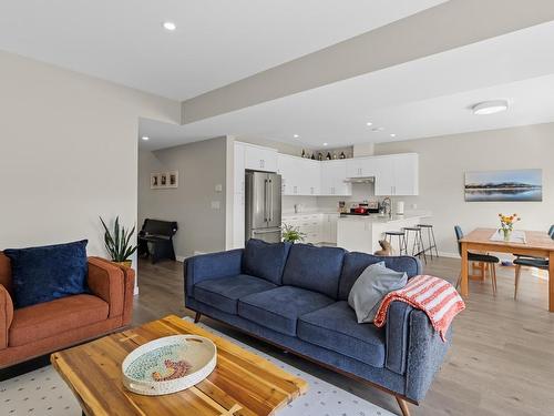 120-2683 Ord Rd, Kamloops, BC - Indoor Photo Showing Living Room