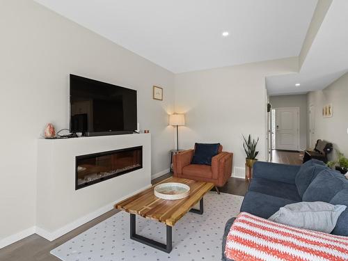 120-2683 Ord Rd, Kamloops, BC - Indoor Photo Showing Living Room With Fireplace