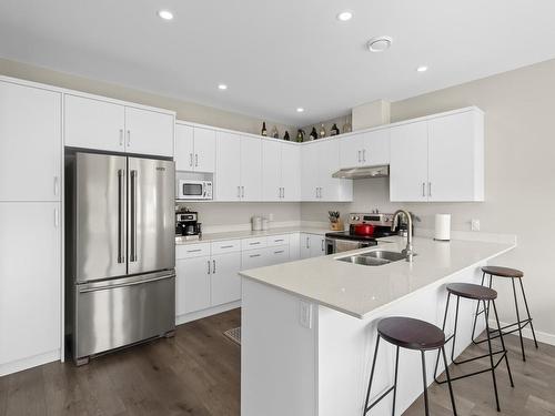 120-2683 Ord Rd, Kamloops, BC - Indoor Photo Showing Kitchen With Double Sink