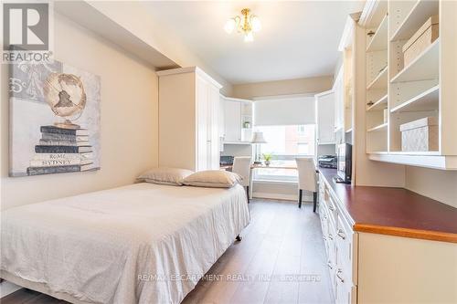 607 - 40 Old Mill Road, Oakville (Old Oakville), ON - Indoor Photo Showing Bedroom