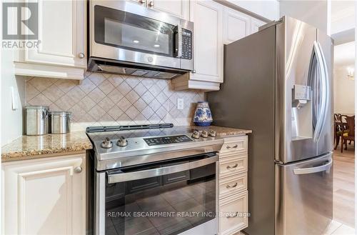 607 - 40 Old Mill Road, Oakville (Old Oakville), ON - Indoor Photo Showing Kitchen With Upgraded Kitchen