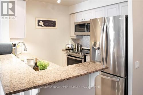 607 - 40 Old Mill Road, Oakville (Old Oakville), ON - Indoor Photo Showing Kitchen With Upgraded Kitchen