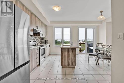 15 Bretlon Street, Brampton, ON - Indoor Photo Showing Kitchen