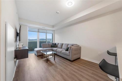 2750 King Street E|Unit #215, Hamilton, ON - Indoor Photo Showing Living Room