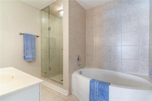 4-Piece Ensuite with Soaker Tub - 40 Old Mill Road|Unit #607, Oakville, ON - Indoor Photo Showing Bathroom