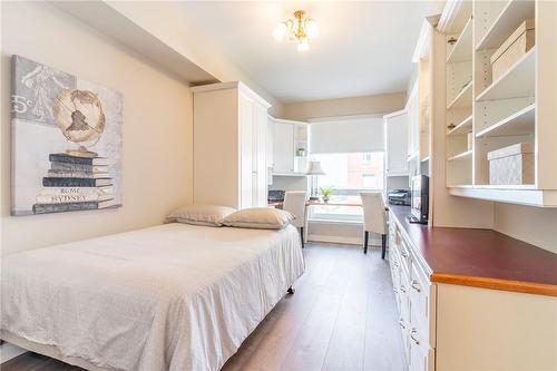 40 Old Mill Road|Unit #607, Oakville, ON - Indoor Photo Showing Bedroom