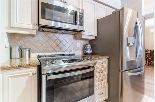 40 Old Mill Road|Unit #607, Oakville, ON - Indoor Photo Showing Kitchen With Upgraded Kitchen