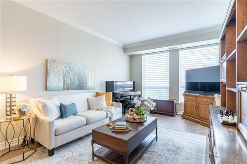 40 Old Mill Road|Unit #607, Oakville, ON - Indoor Photo Showing Living Room