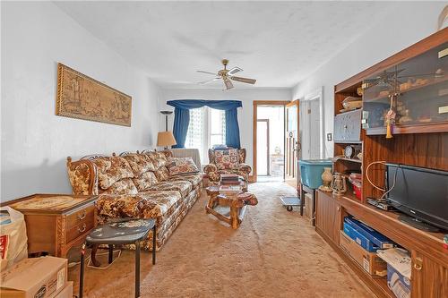 560 Aberdeen Avenue, Hamilton, ON - Indoor Photo Showing Living Room